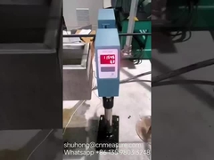 medição do diâmetro da mangueira de borracha com medidor de diâmetro a laser